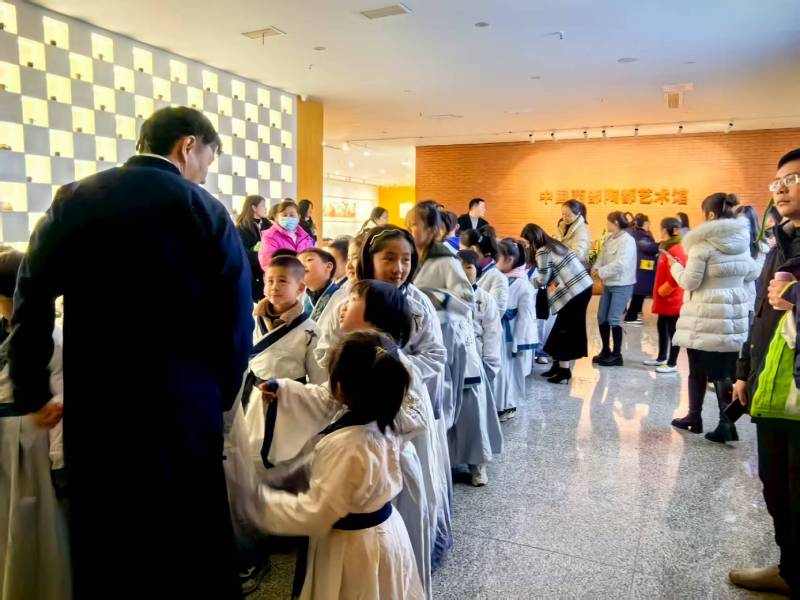 文化赋能：雅江县魔创文旅挖掘城市文化资源的实践探索